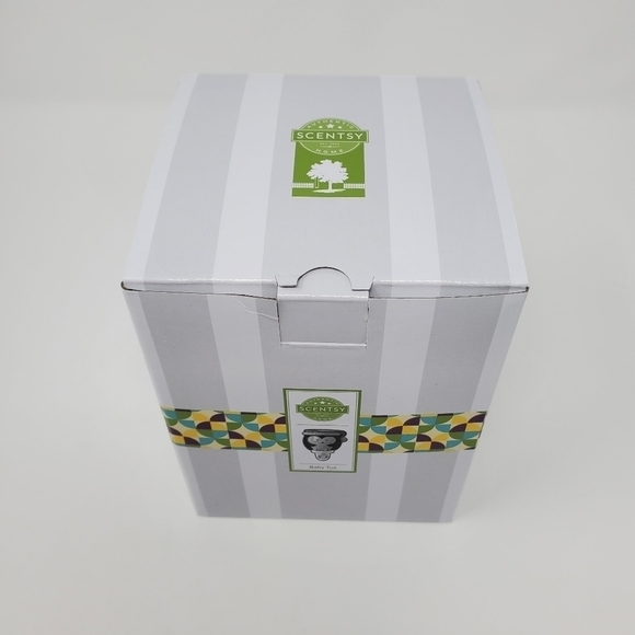 NIB SCENTSY MINI PLUG IN WARMER BABY TUX PENGUIN SANTA HAT HOLIDAY - Picture 11 of 12